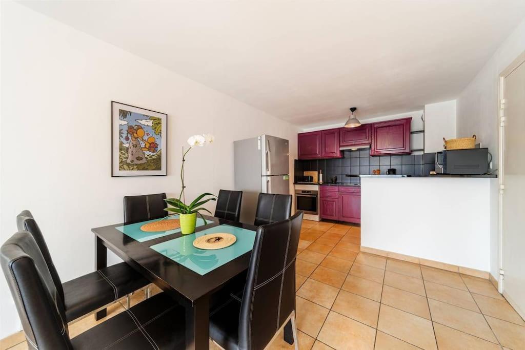 Jade - Appt 2 Chb - 4 Personnes - A 200 M Du Lagon De Saint-Pierre - Residence Avec Belle Piscine Et Parking Prive - Sur Le Front De Mer Et A 2 Pas Du Centre-Ville De St-Pierre المظهر الخارجي الصورة